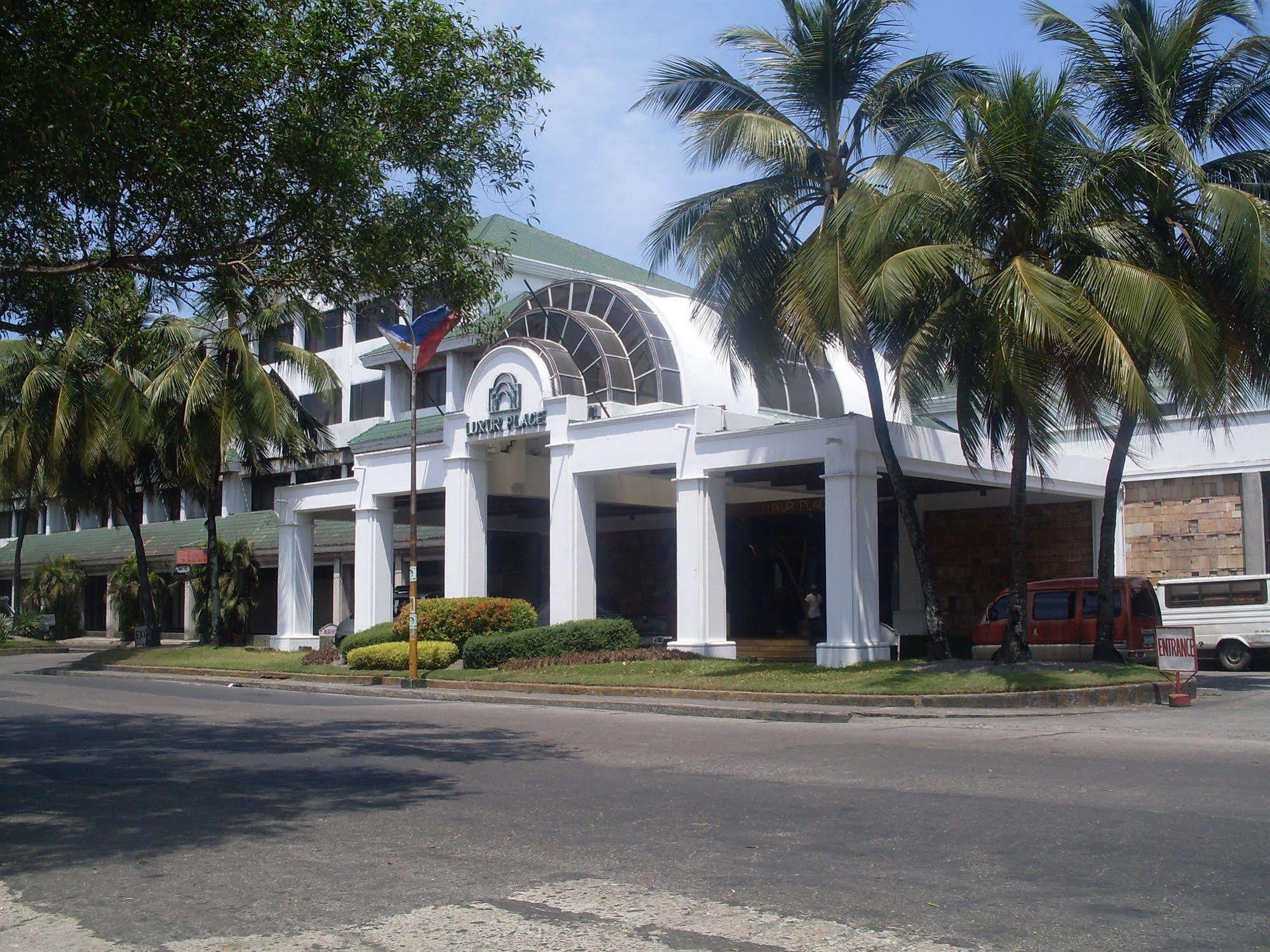 Luxur Place Bacolod Exterior photo