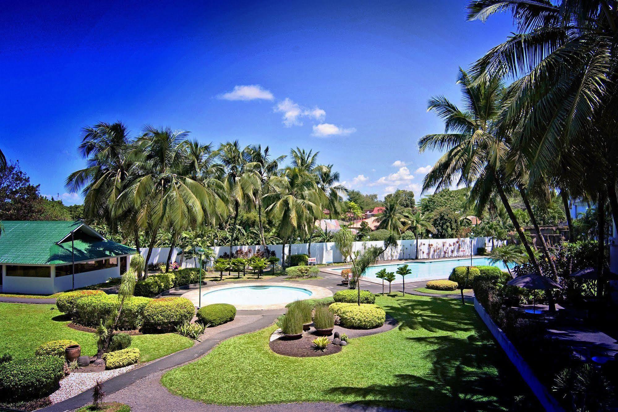 Luxur Place Bacolod Exterior photo
