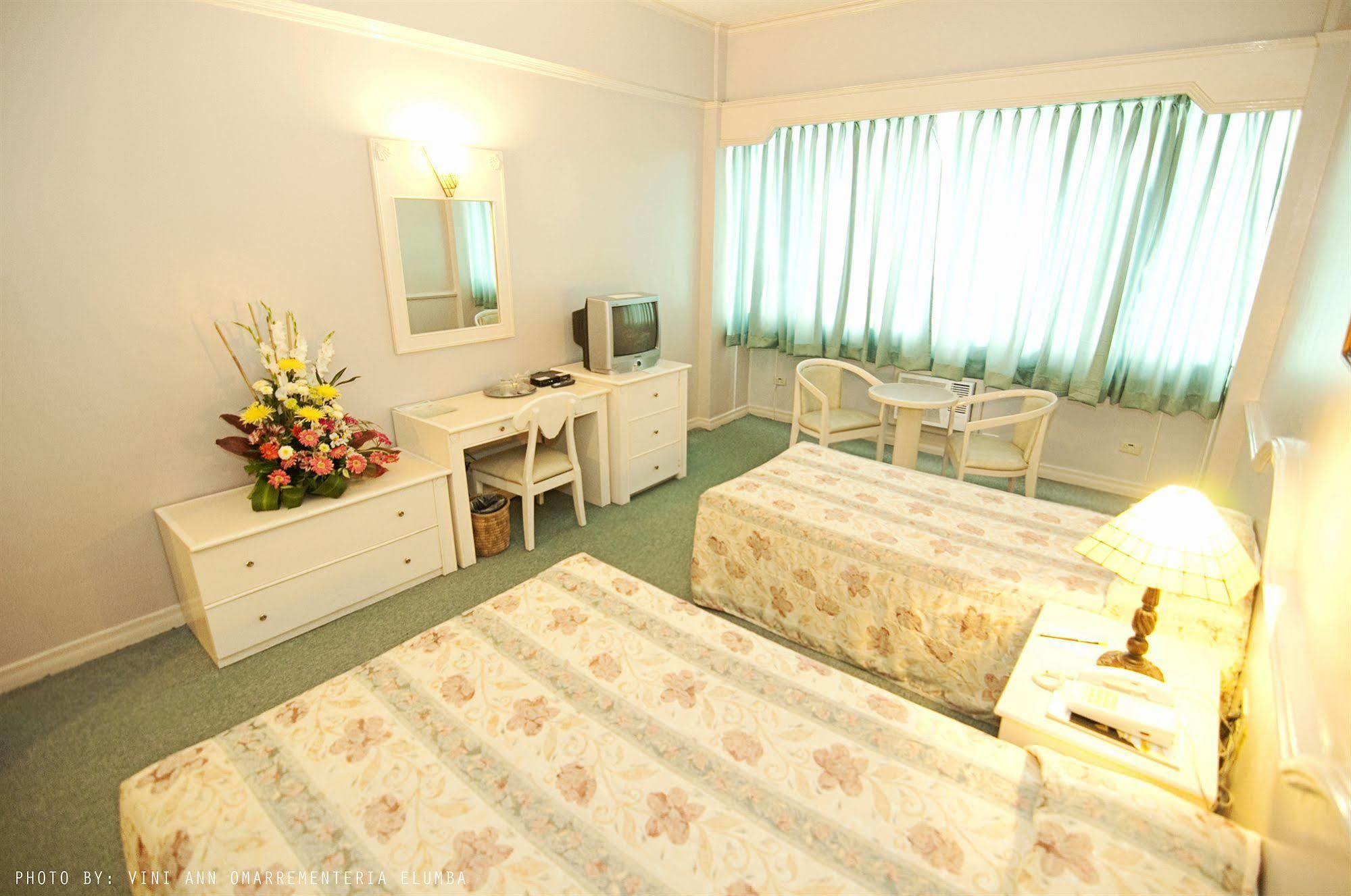 Luxur Place Bacolod Exterior photo